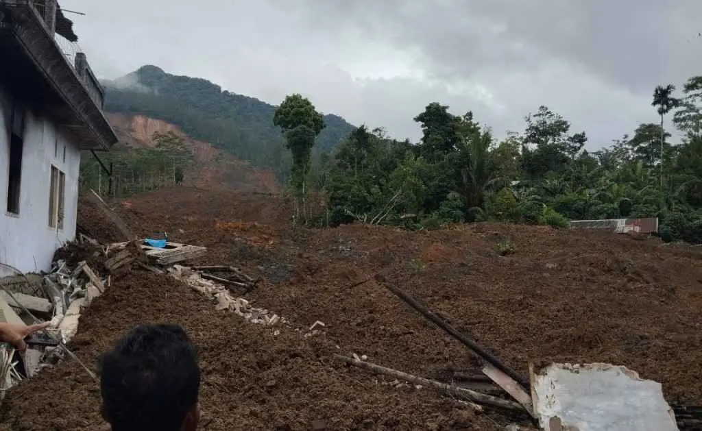 Longsor Situkung Pandanarum 48 Rumah Hancur Berat, Ratusan Warga Mengungsi