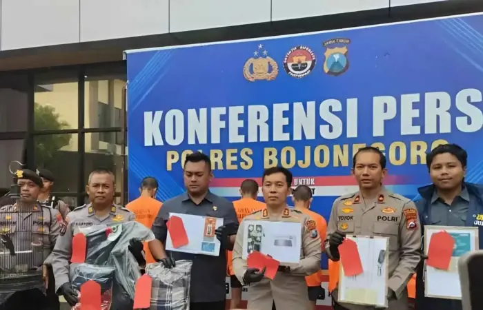 Operasi Sikat 2025 Ringkus Komplotan Pembobol ATM dan Toko Emas di Bojonegoro