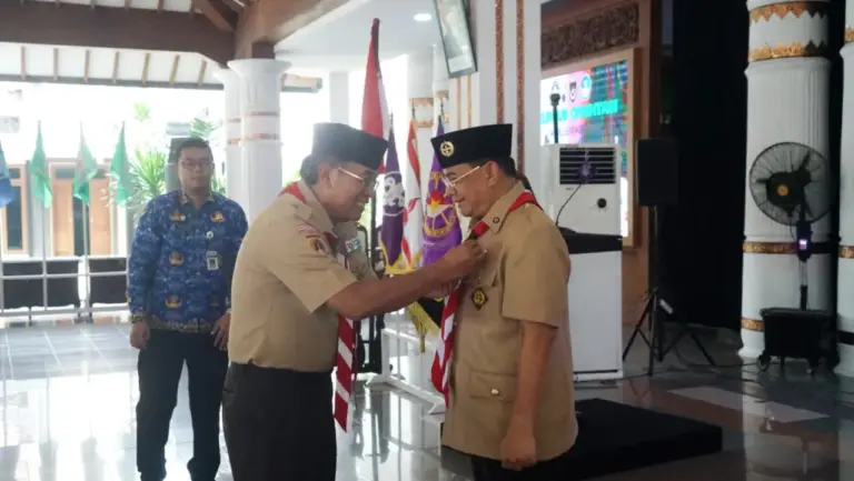 Pati Kuatkan Pendidikan Karakter, Sudewo Raih Lencana Dharma Bhakti
