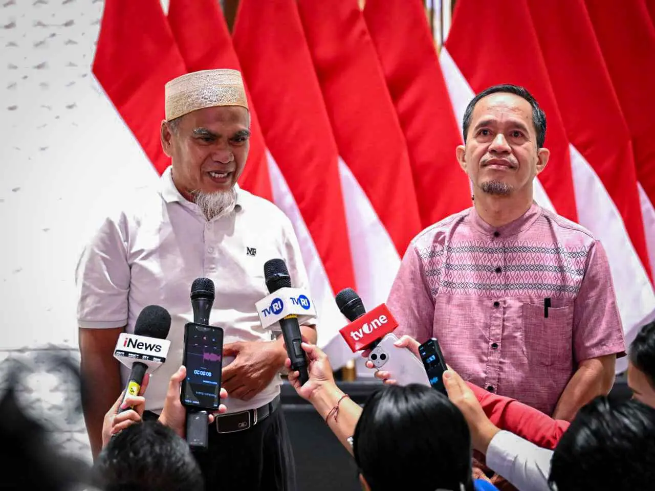Perjuangan Terbayar Dua Guru Luwu Utara Terima Rehabilitasi Langsung dari Presiden Prabowo