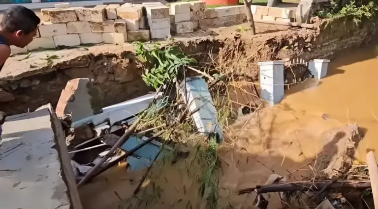 Tanggul Sungai Widodaren Pati Ambrol Lagi 10 Meter, 15 Rumah di Bantaran Sungai Terancam