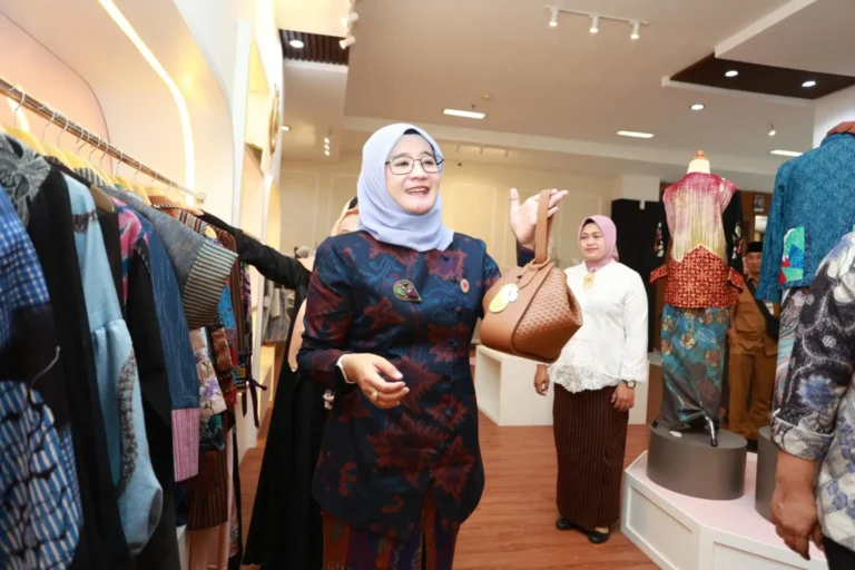 Wajah Baru Galeri Dekranasda Jateng: Magnet Belanja Produk Lokal Unggulan!