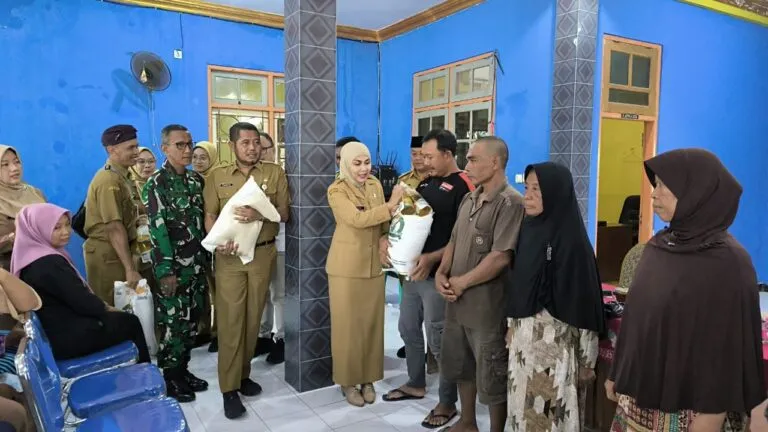 Bantuan Pangan Kendal Cair! 71.802 KK Terima Beras & Minyak Goreng