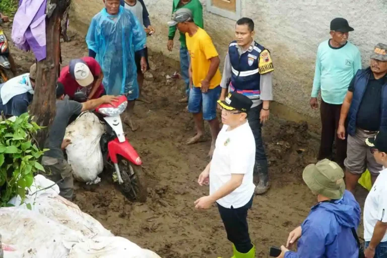 Banjir Pati Bupati Sudewo Kerahkan Pompa Besar dan Bersihkan Bambu