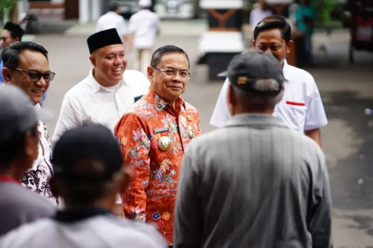 Ilustrasi berita: Bedah Strategi: Cara Sudewo Lepas dari Jeratan Utang Rp33 Miliar dan Defisit - Sawila.id