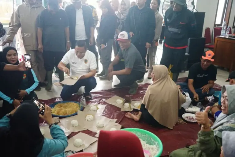 Bupati Sudewo Instruksikan Dapur Umum untuk Korban Banjir Dukuhseti