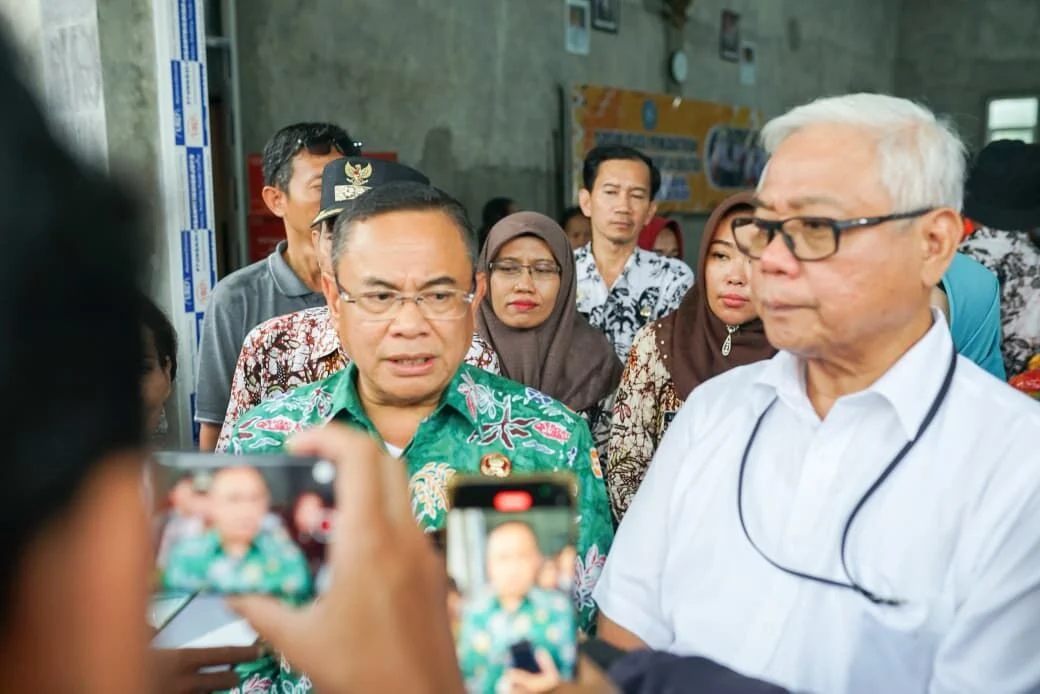 Bupati Sudewo Terima 1 Ton Beras Premium Bulog untuk Korban Banjir Pati