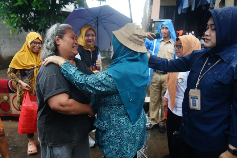 Ketua PKK Pati Atik Sudewo Pimpin Penyaluran Bantuan di 5 Desa Banjir