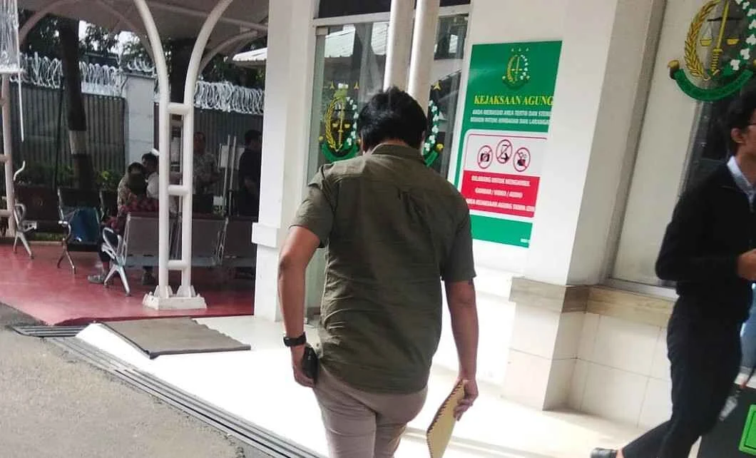 Lapor Oknum DPRD Pati, Anang Afiyana Datangi Kejagung Bawa Dokumen