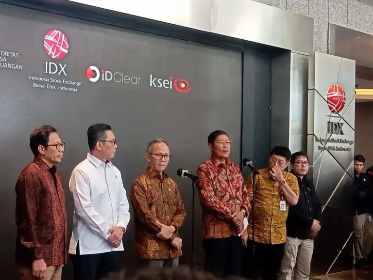 Mahendra Siregar & Inarno Djajadi Mundur dari OJK, Pasar Modal Siaga