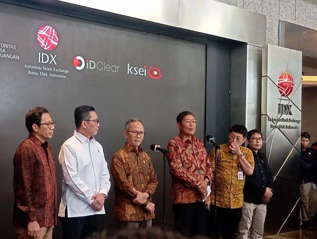 Mahendra Siregar & Inarno Djajadi Mundur dari OJK, Pasar Modal Siaga