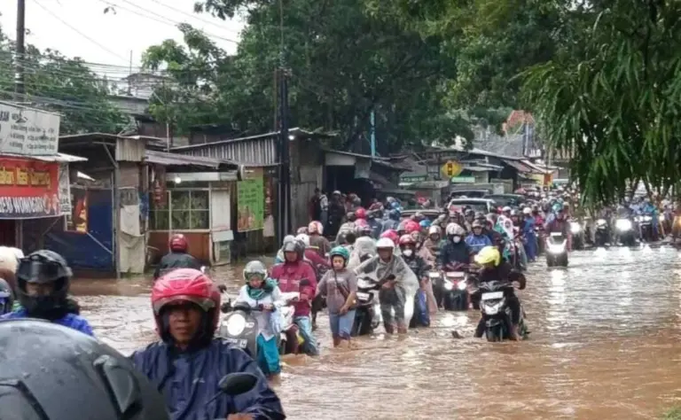 Pati Darurat Banjir: Nestapa Warga Menanti Nyali Nyata Sudewo