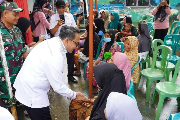Plt Bupati Pati Salurkan Bantuan Banjir di Jakenan dan Juwana