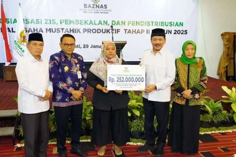 Plt Bupati Pati dan Baznas Salurkan Modal UMKM Rp120 Juta untuk Warga