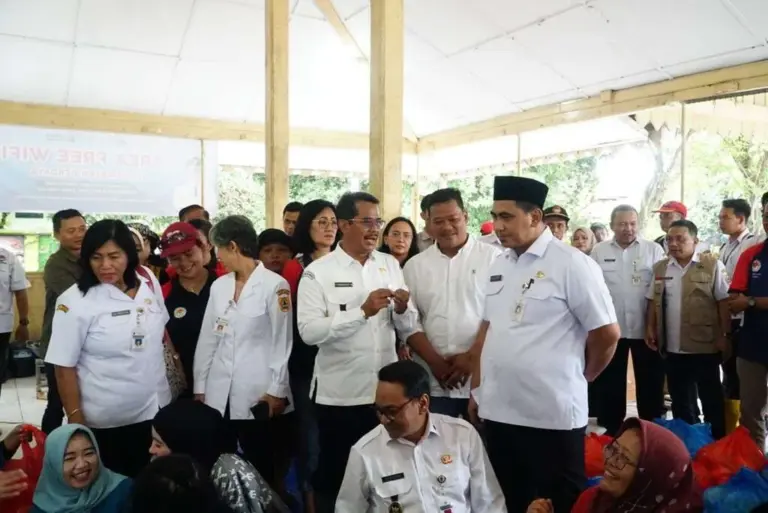 Plt Bupati Pati dan Gus Yasin Tinjau Banjir Juwana, Siapkan Sodetan Baru