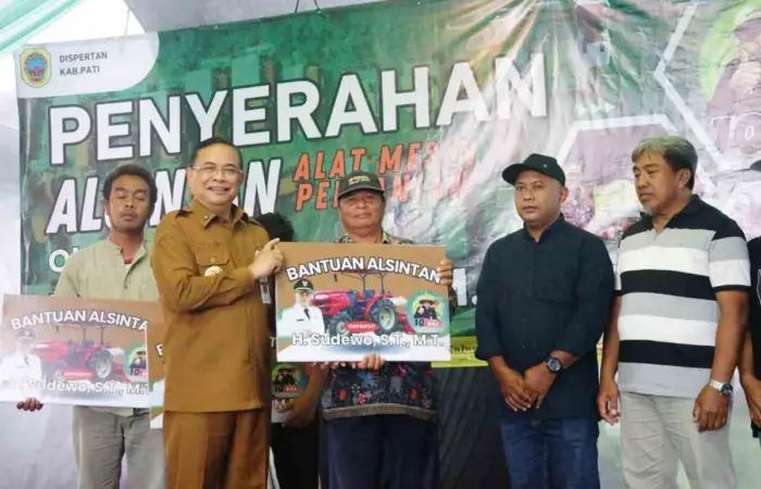Target Panen 10 Ton Bisa! Sudewo Salurkan 29 Alsintan di Pati
