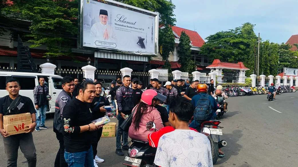 Komunitas Motor Berbagi Takjil