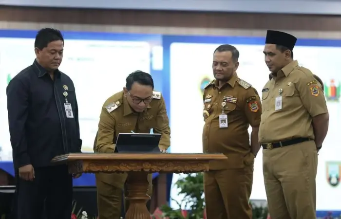 Plt Bupati Pati Chandra Teken Pakta Integritas Antikorupsi di Semarang