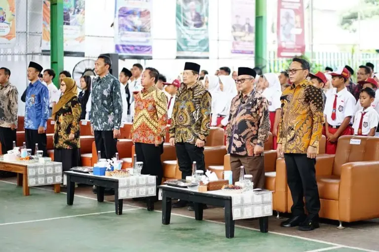 Mendikdasmen dan Plt Bupati Pati Resmikan Revitalisasi 90 Sekolah