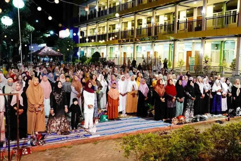 Milad ke-10 Al Azhar Pati: Sholawat Jadi Ruang Doa Bagi Kemajuan Daerah