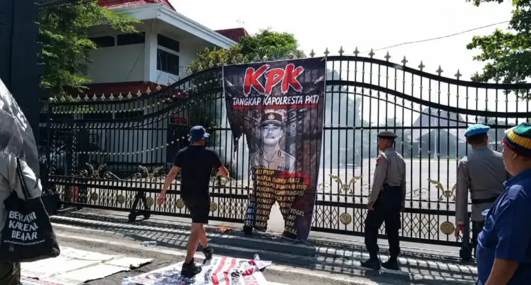 Pj Sekda Pati Sayangkan Pembakaran Banner Saat Demo JMPPK