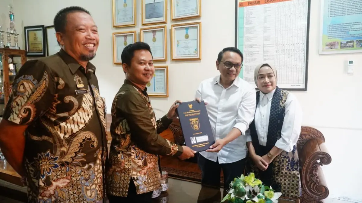 Ambil Rapor Anak di SMPN 3 Pati, Plt Bupati Chandra Gaungkan Gerakan GEMAR