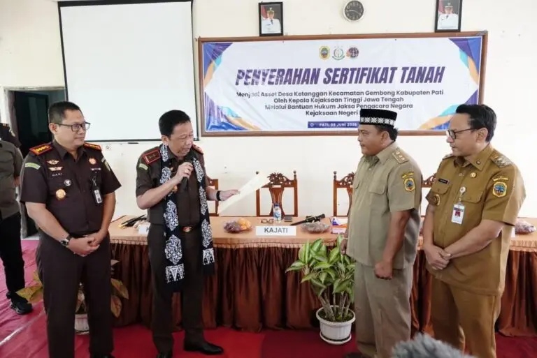 Sah! Kajati Jateng Serahkan Sertifikat Aset Desa Ketanggan Gembong