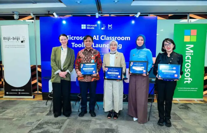 “Biji-biji Initiative” dan “Mereka” Perkuat Literasi AI Sekolah Microsoft Toolkit
