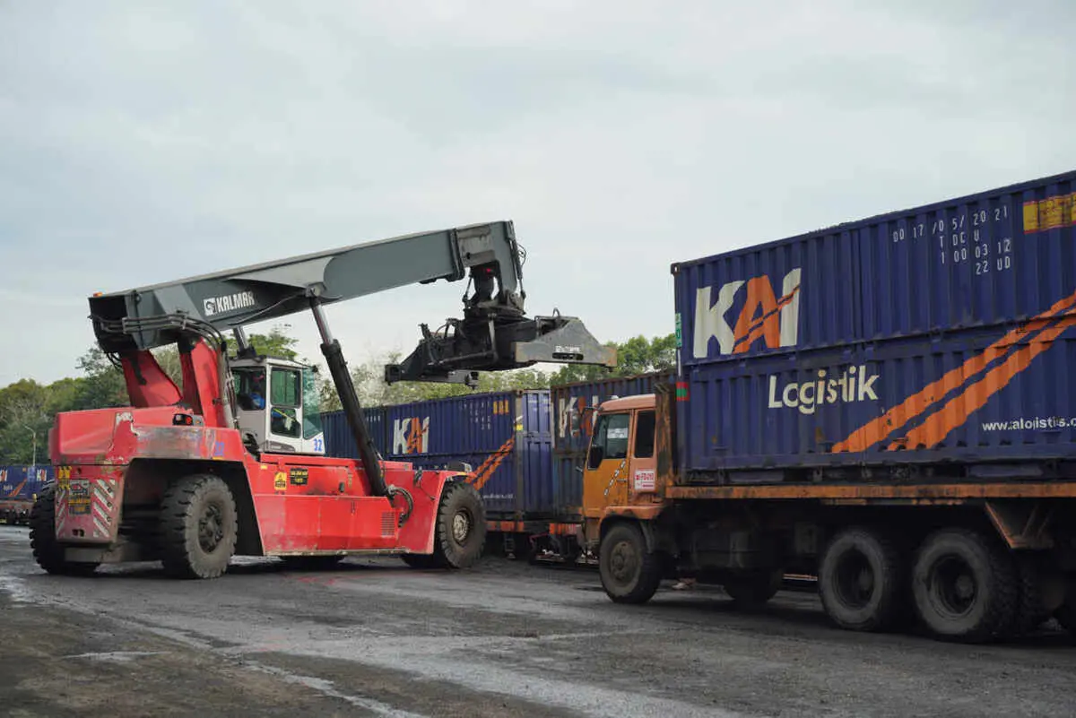 KAI Logistik Kelola 8,7 Juta Ton Angkutan Barang Sepanjang Semester I 2026