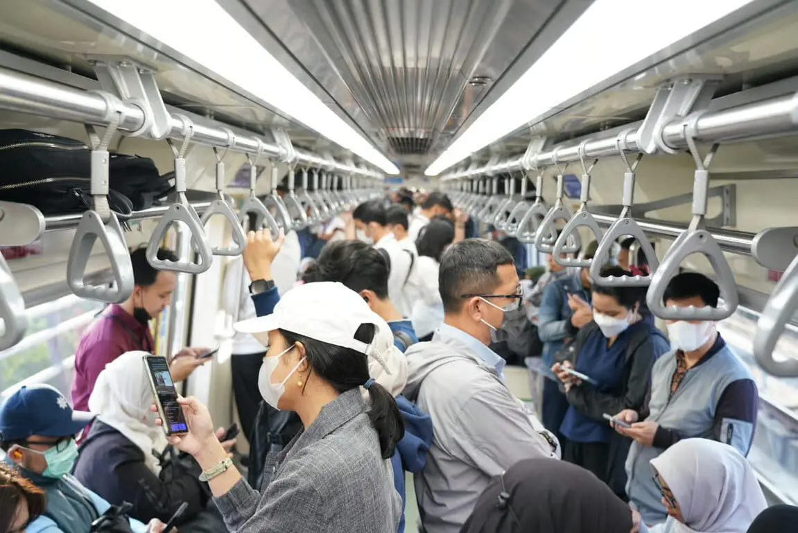 KAI Sesuaikan Jadwal LRT Jabodebek di Pagi Hari, Distribusi Pengguna di Jam Sibuk Lebih Merata