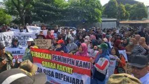 Yakin Sudewo Tak Bersalah, APB dan Relawan Bolodewo Gelar Aksi Damai di Depan PN Tipikor Semarang