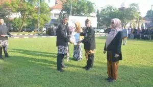 Serahkan 253 SK Kenaikan Pangkat, BKPSDM Batang Ingatkan ASN Update Data MyASN