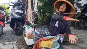 Nenek Jukir di Brebes Dapat Hadiah Umrah Usai Gagalkan Pencurian Rp 3,6 M
