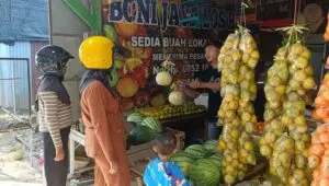 Pertamax Naik, Penjualan Buah Impor dan Parsel di Batang Menurun