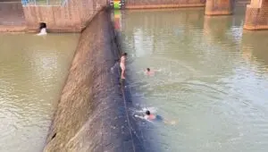 Ini Alasan BPBD Batang Larang Anak Berenang di Bendungan Kramat Selama Libur Sekolah