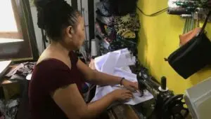 Meski Ada Seragam Gratis, Orderan Penjahit di Batang Tetap Ramai