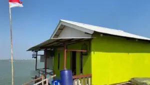 Momen HUT ke-81 Jateng, Ngadiyanto Akhirnya Punya Rumah Apung Bantuan Pemprov di Tengah Kepungan Rob