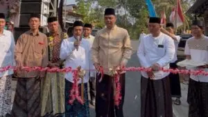 Akses Jalan Sentra Mebel Mulus, Warga Bulungan Gelar Syukuran di Tengah Jalan