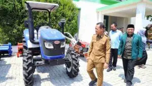 Bupati Kudus Salurkan Alsintan, Dorong Petani Wujudkan Swasembada Pangan