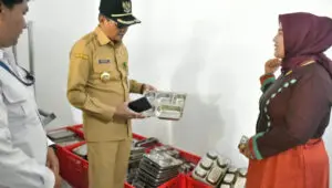 Wabup Batang Tinjau Dapur MBG, Pastikan Kebersihan dan Kandungan Gizi Terjaga