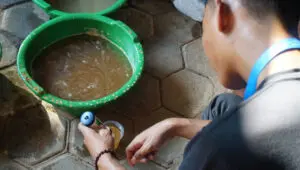 Cegah Pencemaran, KKN Undip Dorong UMKM Telur Asin Kelola Limbah