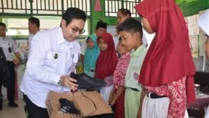 280 Paket Perlengkapan Sekolah Disalurkan untuk Siswa SD di Kutawaru Cilacap