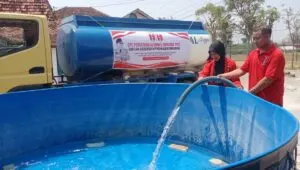 Ratusan Keluarga di Sidomukti Kekeringan, PA GMNI Pati Salurkan Air Bersih
