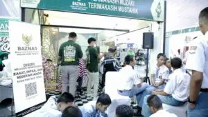 Cukur Gratis Stan Baznas Jateng Diserbu Kafilah MTQ Nasional dan Pelajar