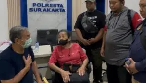 Ambulans Terhalang Mobil di Solo, Polisi Tilang Pengemudi