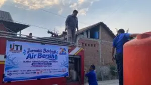Kemarau Bikin Sumur Warga Setrokalangan Kering, IJTI Muria Raya Salurkan 20 Ribu Liter Air Bersih