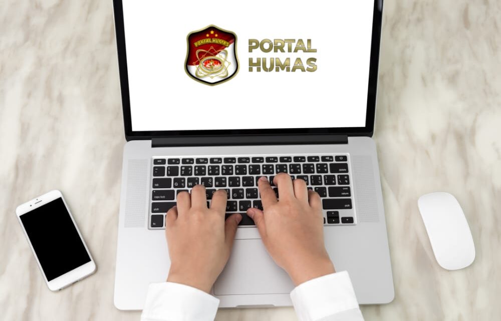 POLRES HALMAHERA TIMUR BANTU PADAMKAN KEBAKARAN RUMAH WARGA