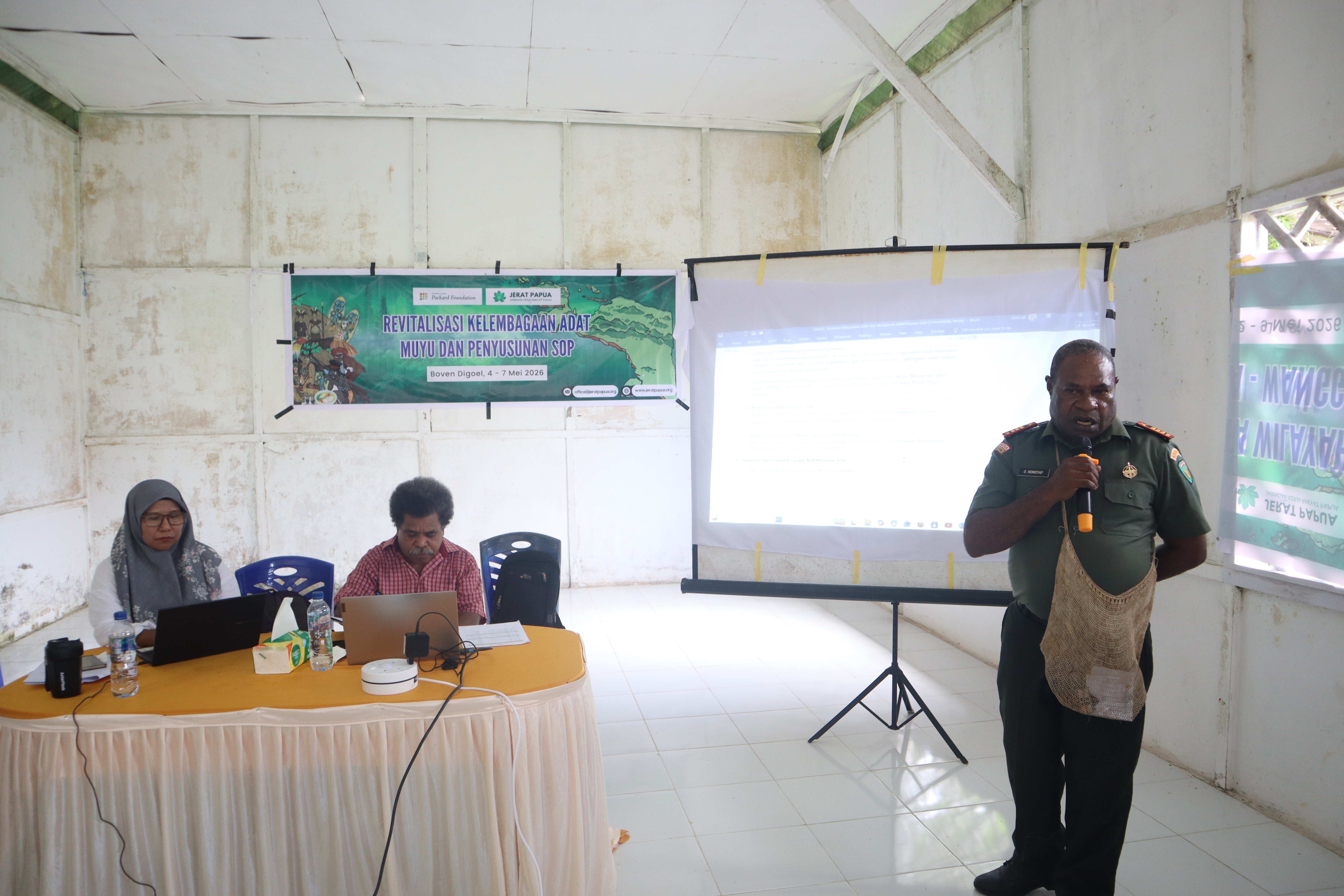 Wadanramil Mindiptana, Kapt. Oktovianus Komoyap, menyampaikan pandangan terkait pentingnya penguatan kelembagaan adat Suku Muyu Kati.