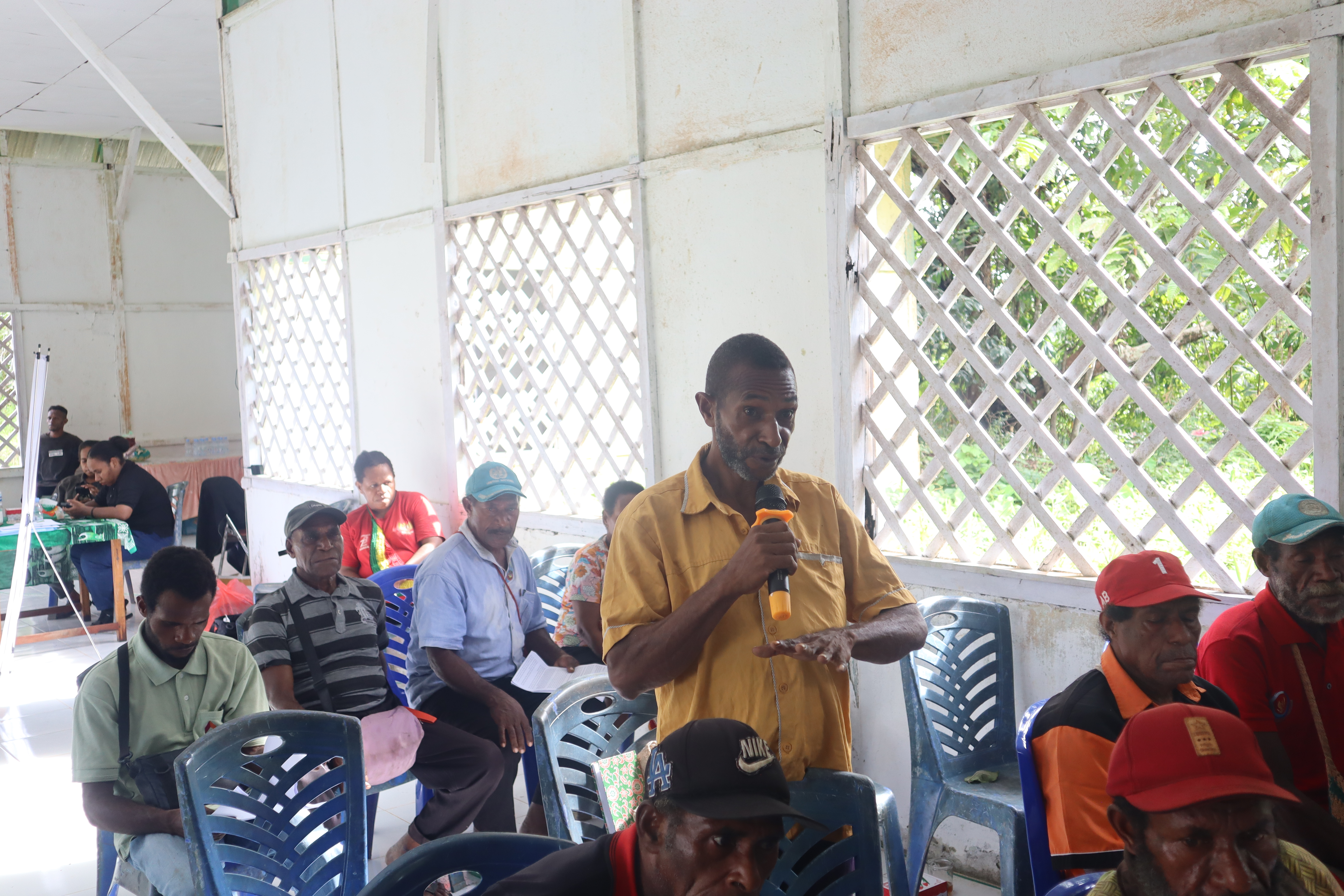 Sesi tanya jawab berlangsung secara interaktif dengan partisipasi aktif dari peserta kegiatan.