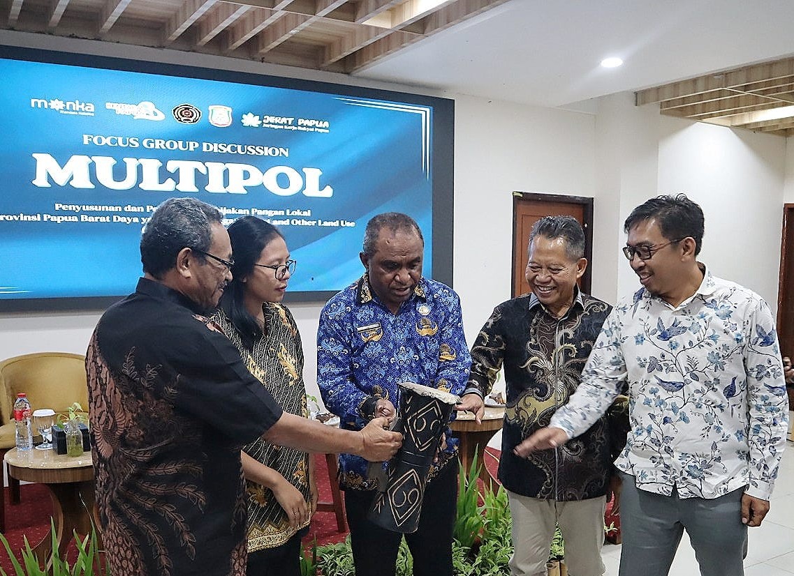 Pembukaan kegiatan ditandai dengan pemukulan tifa oleh Asisten II Bidang Perekonomian dan Pembangunan Setda Provinsi Papua Barat Daya, Bapak Viktor Solossa. Prosesi tersebut menjadi simbol kearifan dan keagungan budaya Papua serta menandai dimulainya kegiatan secara resmi.
